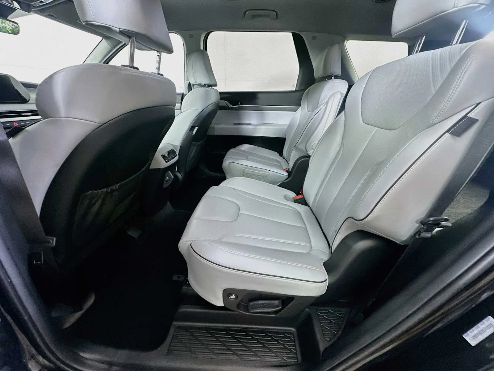 Used 2025 Abyss Black Pearl Hyundai SEL image 23