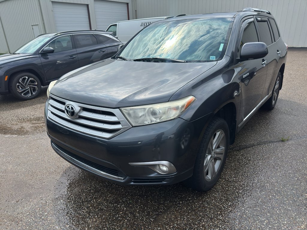 Used 2011 Magnetic Gray Metallic Toyota Limited image 3