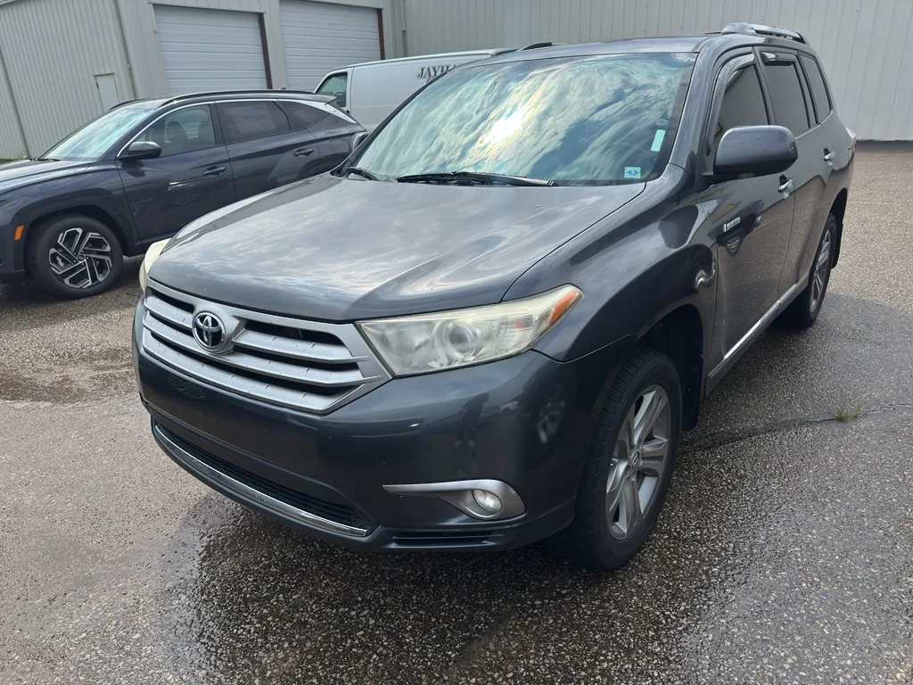 Used 2011 Magnetic Gray Metallic Toyota Limited image 3