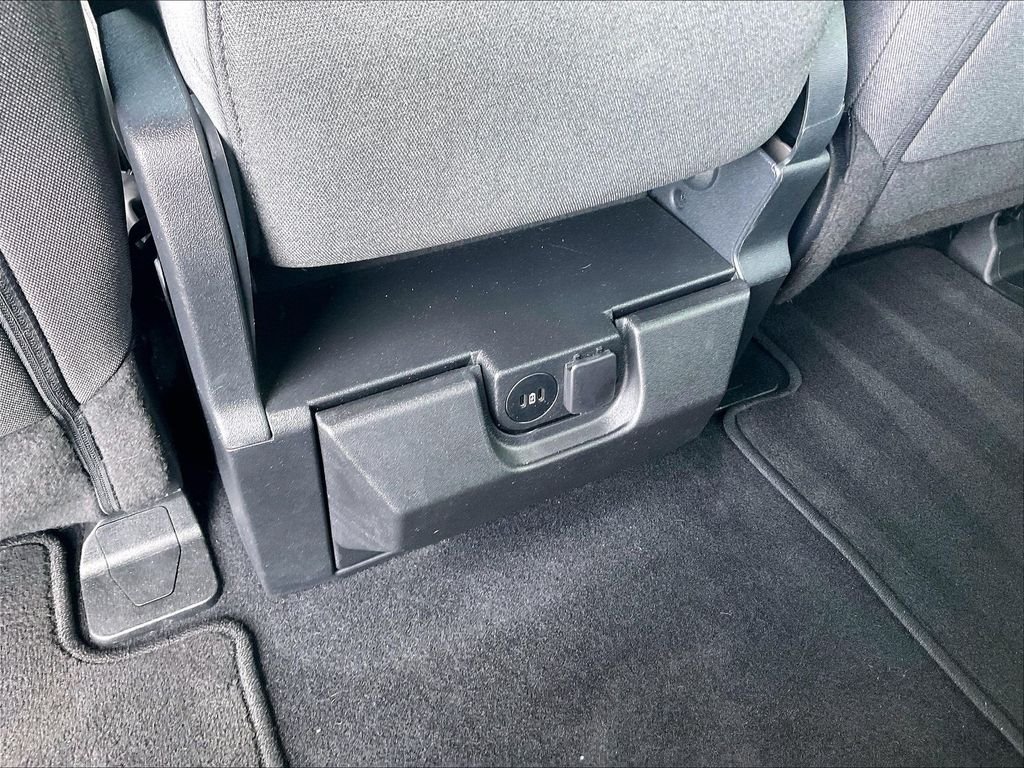 Used 2025 Agate Black Metallic Ford XLT image 25