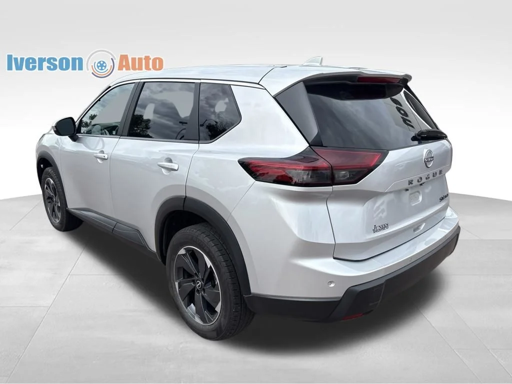 2024 Nissan Rogue SV - Photo 8