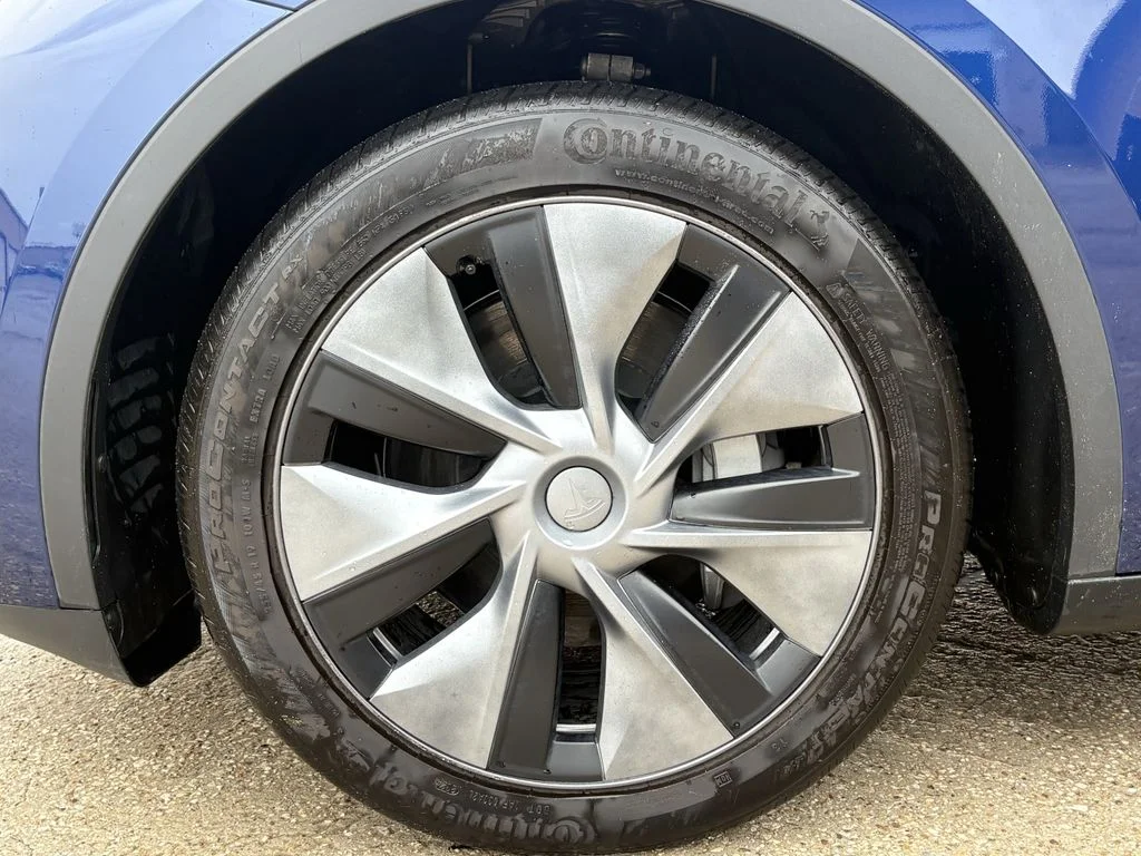 Used 2024  Tesla Long Range image 9
