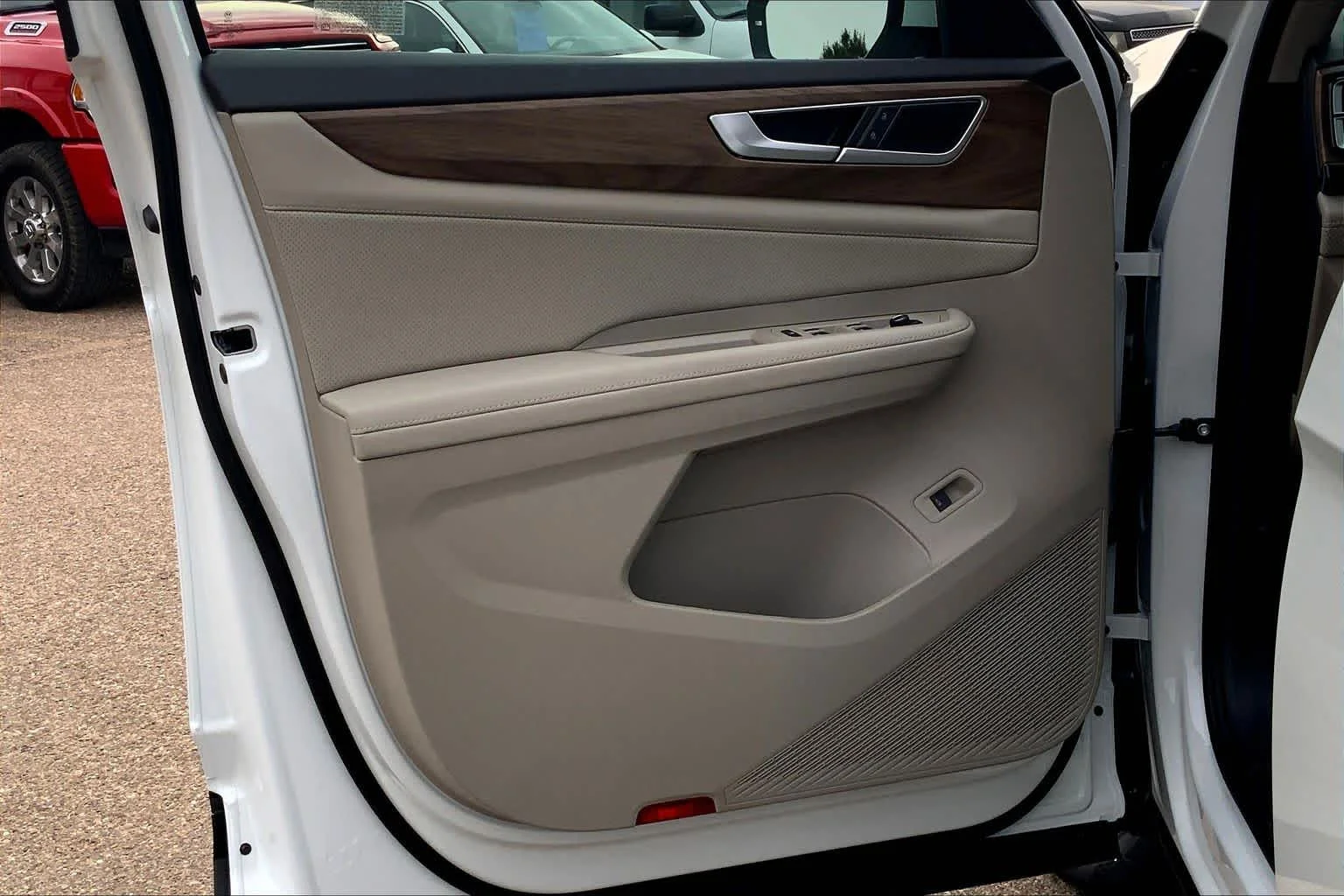 New 2026 Opal White Pearl Volkswagen 2.0T SE w/Technology image 10