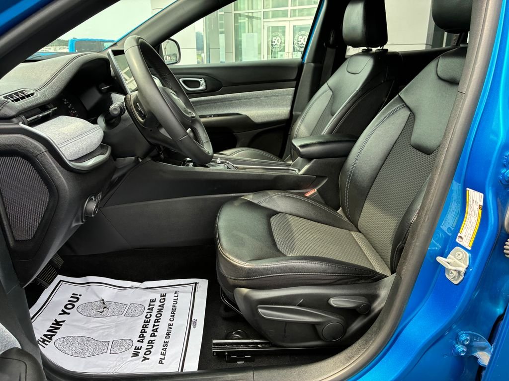 Used 2024 Blue Jeep Latitude image 8