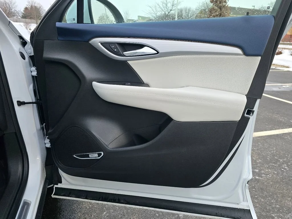 New 2026 Iridescent White Tricoat Buick Avenir image 35