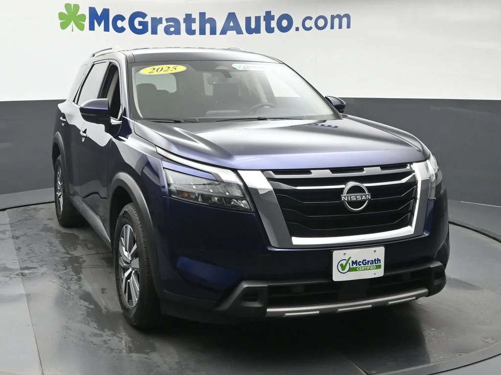 Used 2025 Blue Nissan SL image 5