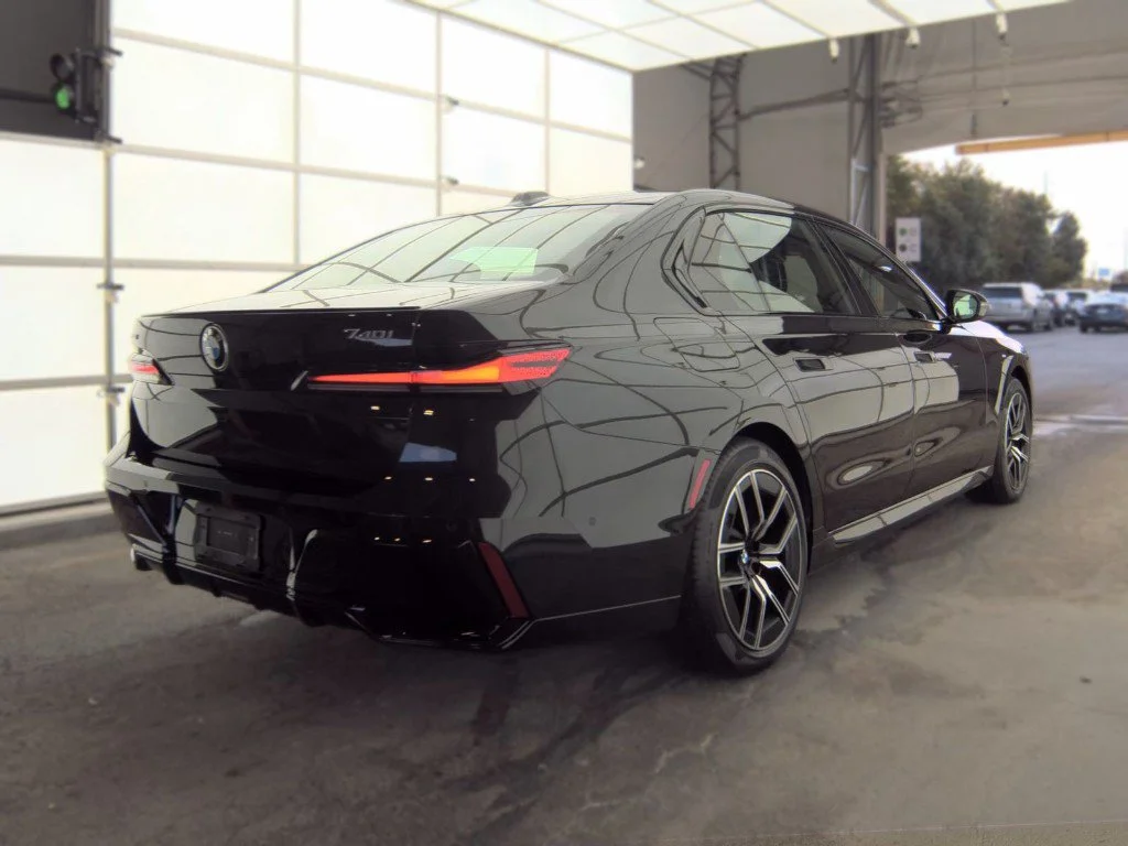 Used 2025 Black BMW 740i xDrive image 5