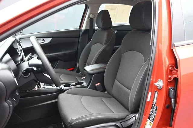 Used 2023 Red Kia LXS image 5