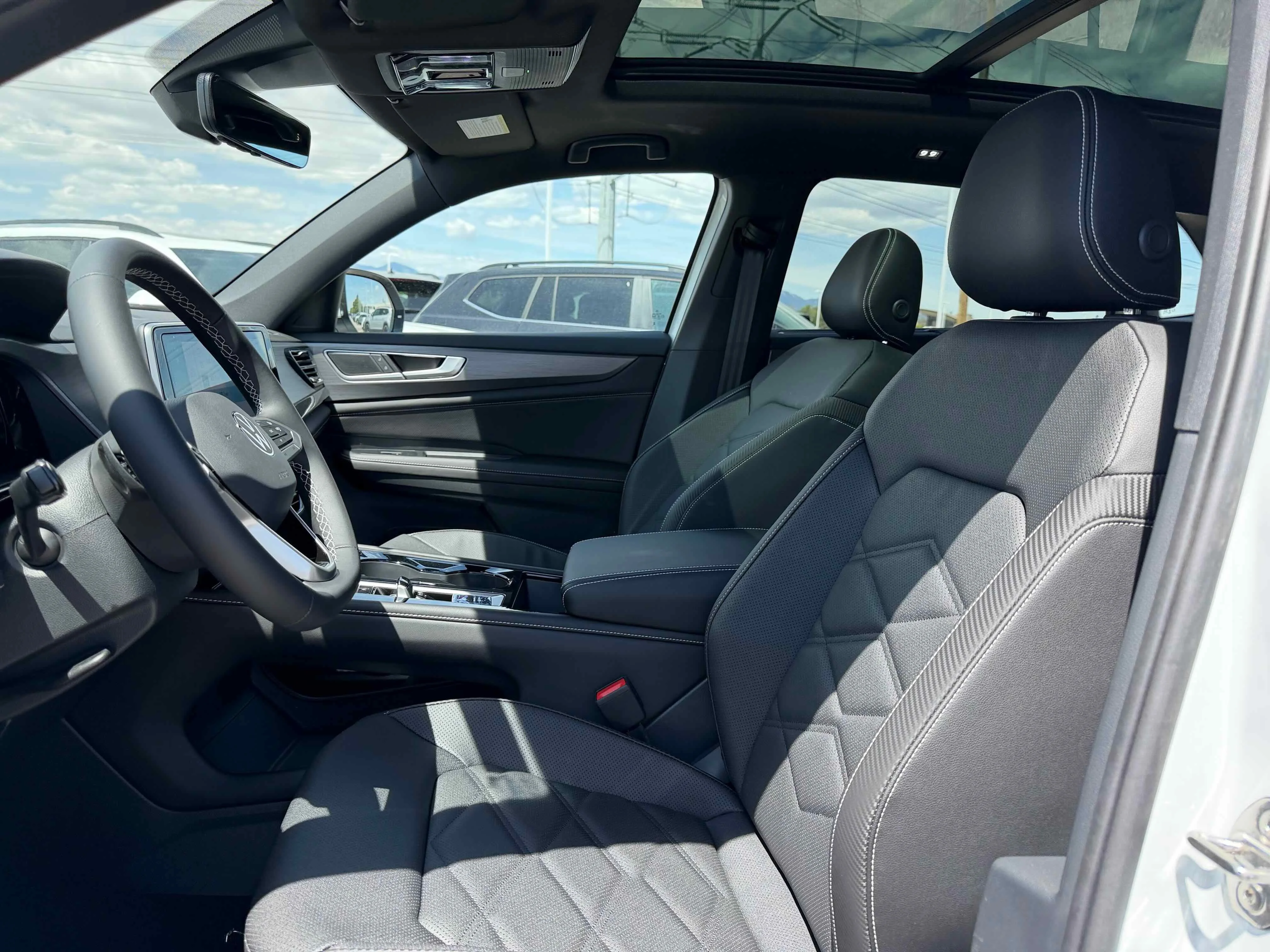 New 2026 White Pearl Volkswagen 2.0T SE w/Technology image 4
