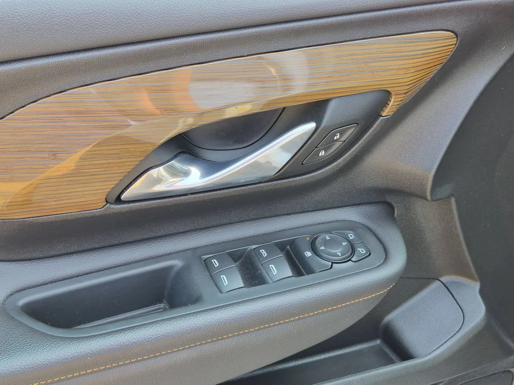 Used 2021 White GMC SLE image 11