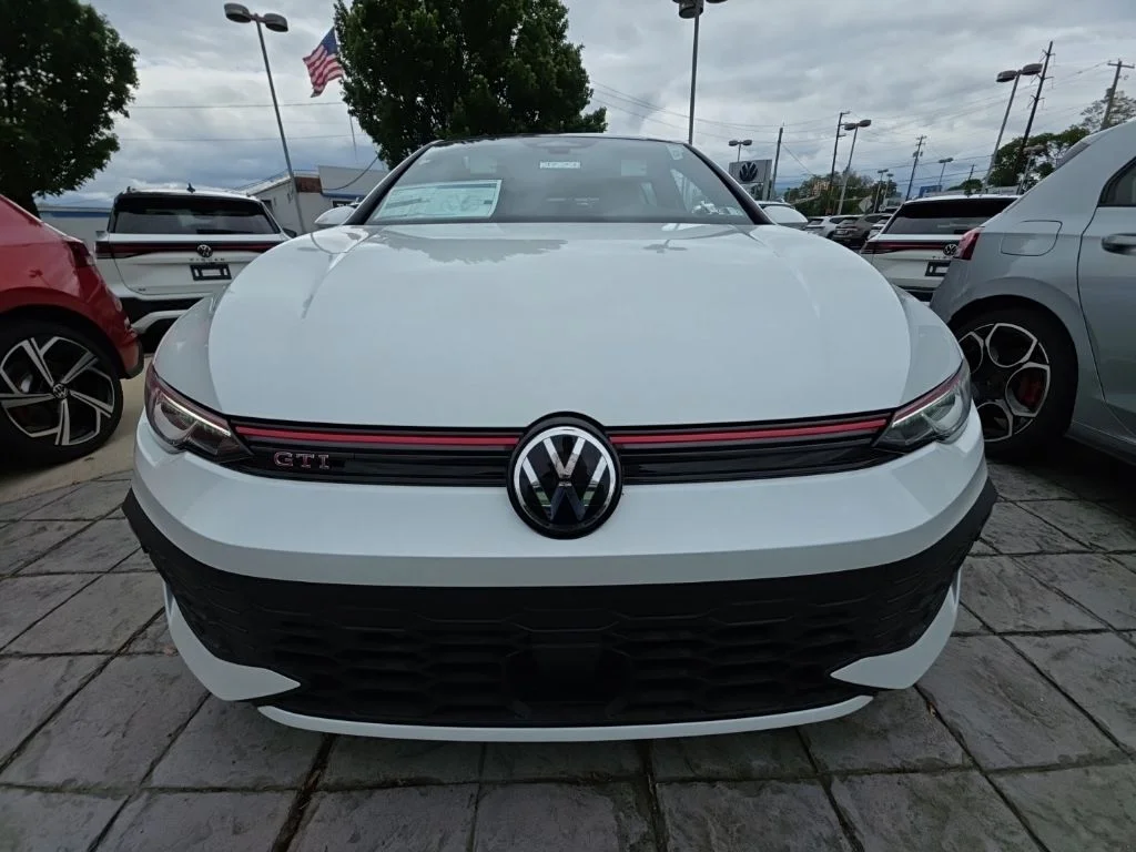 New 2026 Opal White Pearl Volkswagen 2.0T SE image 2