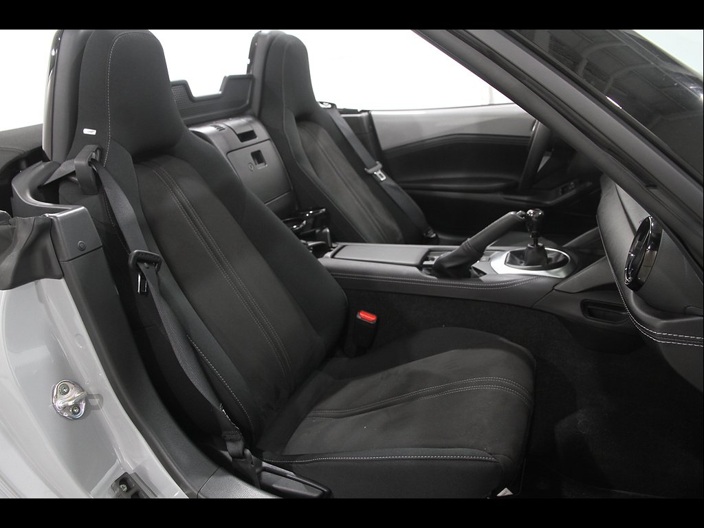 2025 Mazda MX-5 Miata Club - Photo 18