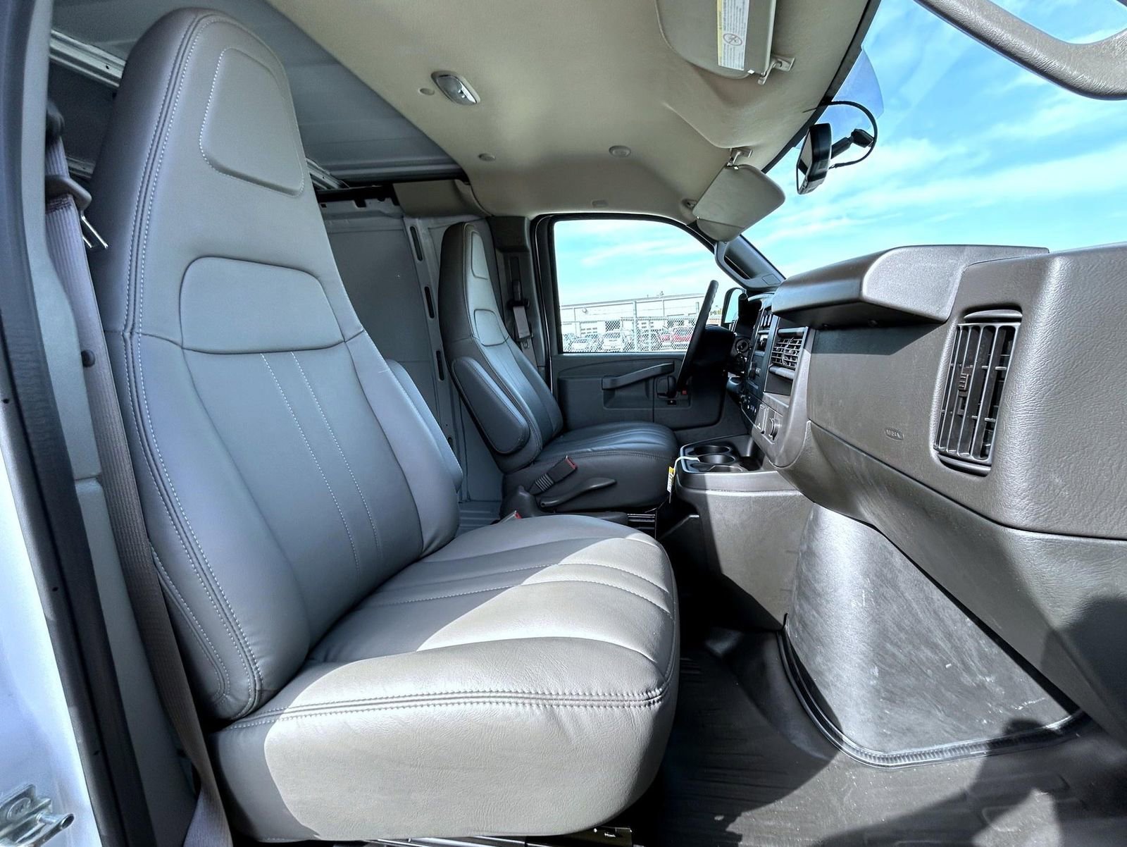 2025 Chevrolet Express Cargo Work Van - Photo 15