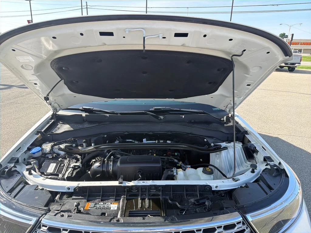 Used 2022 White Metallic Ford Limited image 23