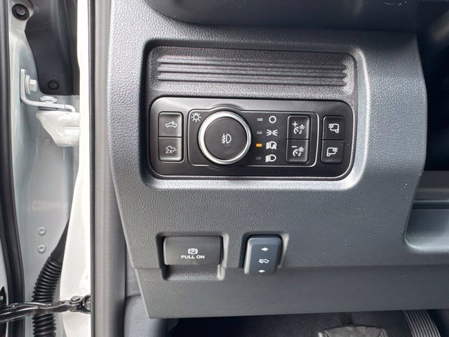 New 2027 Star White Metallic Tri-Coat Ford Lariat image 18