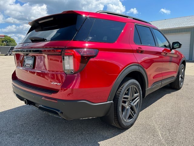 2025 Ford Explorer ST-Line photo 3
