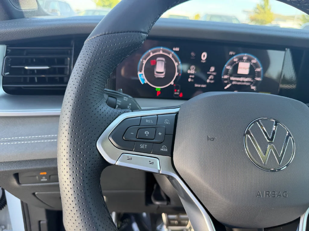 New 2026  Volkswagen SE R-Line Black image 18