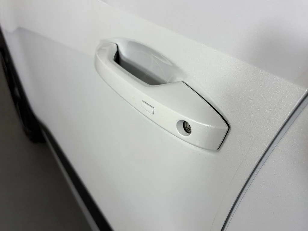 New 2026 Aspen White TriCoat / Super Black Two-tone Nissan SR image 11