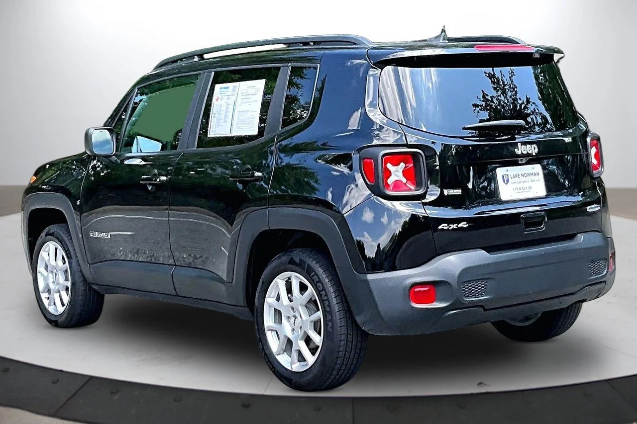 Used 2022 Black Jeep Latitude image 6