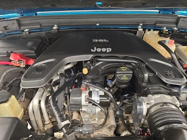 Used 2020 Bikini Pearlcoat Jeep Unlimited Sahara image 35