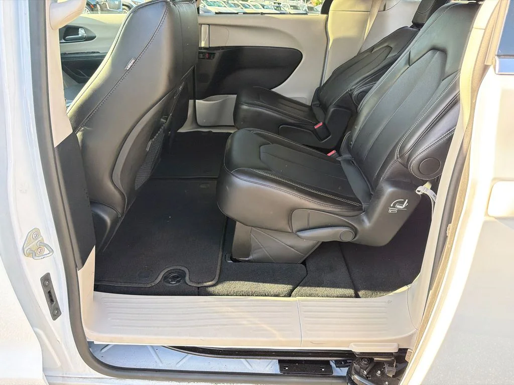 Used 2024 White Chrysler Touring L image 20