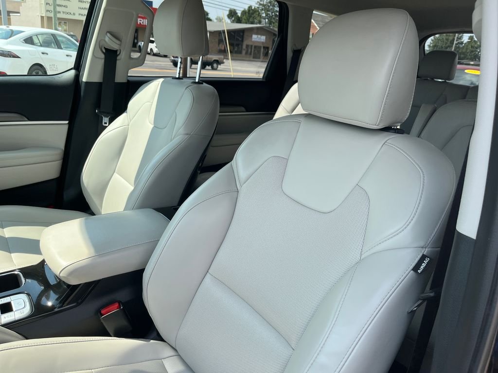 Used 2021 Black Kia S image 12