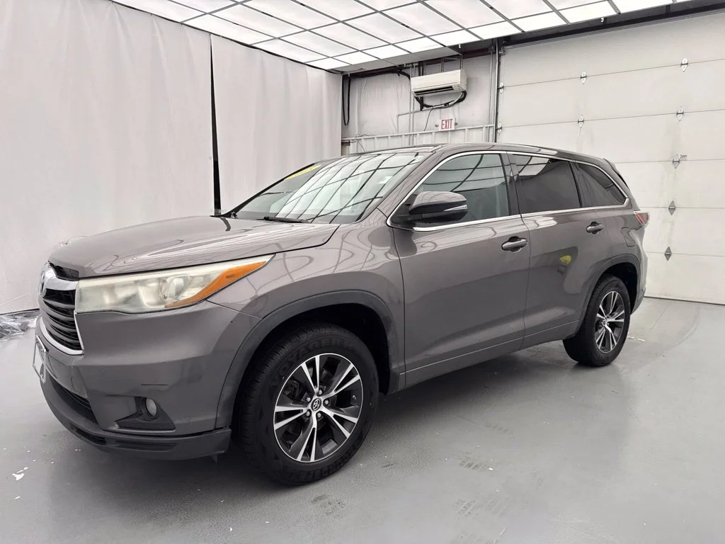 Used 2015 Gray Toyota LE Plus V6 image 3
