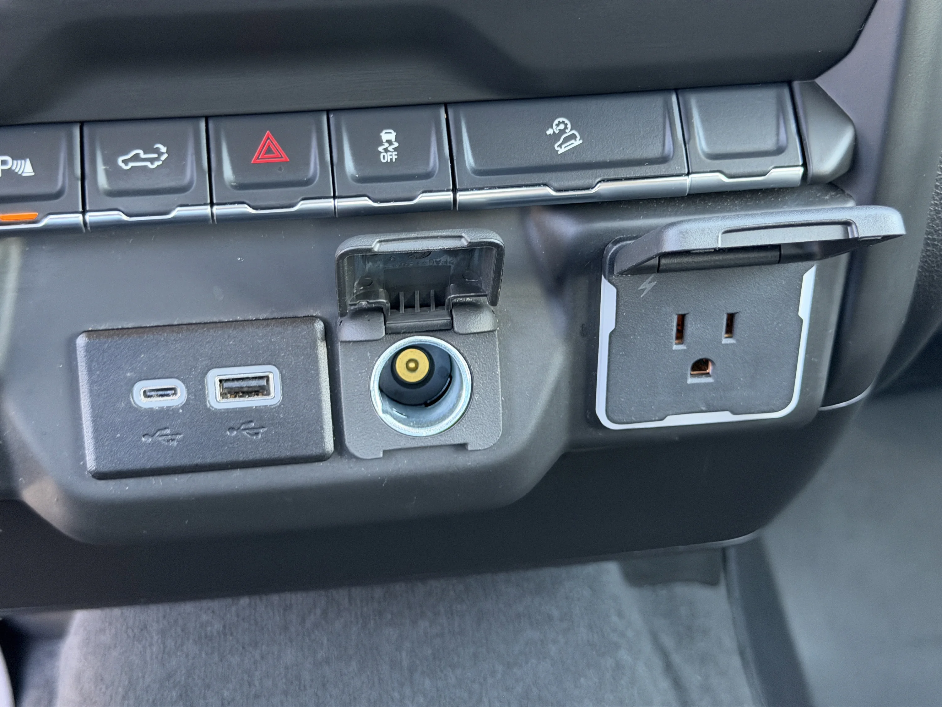 Used 2025 Summit White Chevrolet Custom image 28