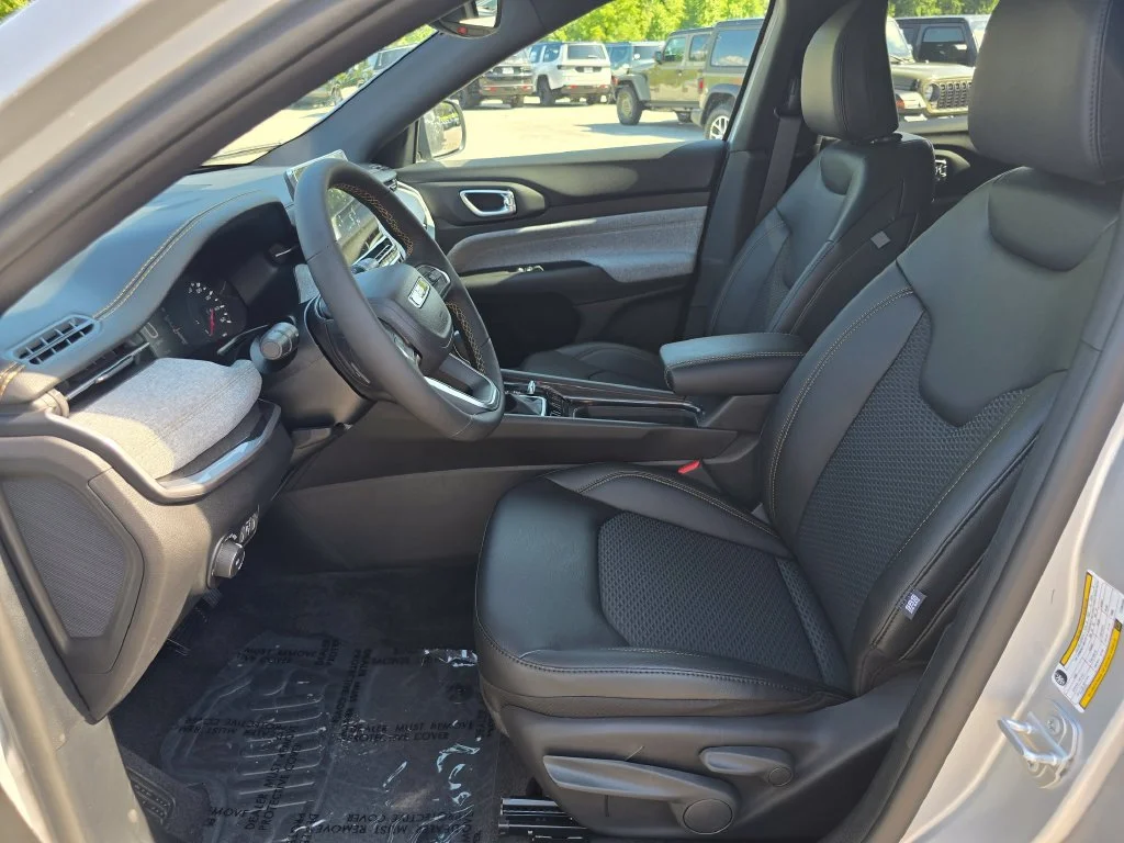 New 2026 Silver Jeep Latitude image 4