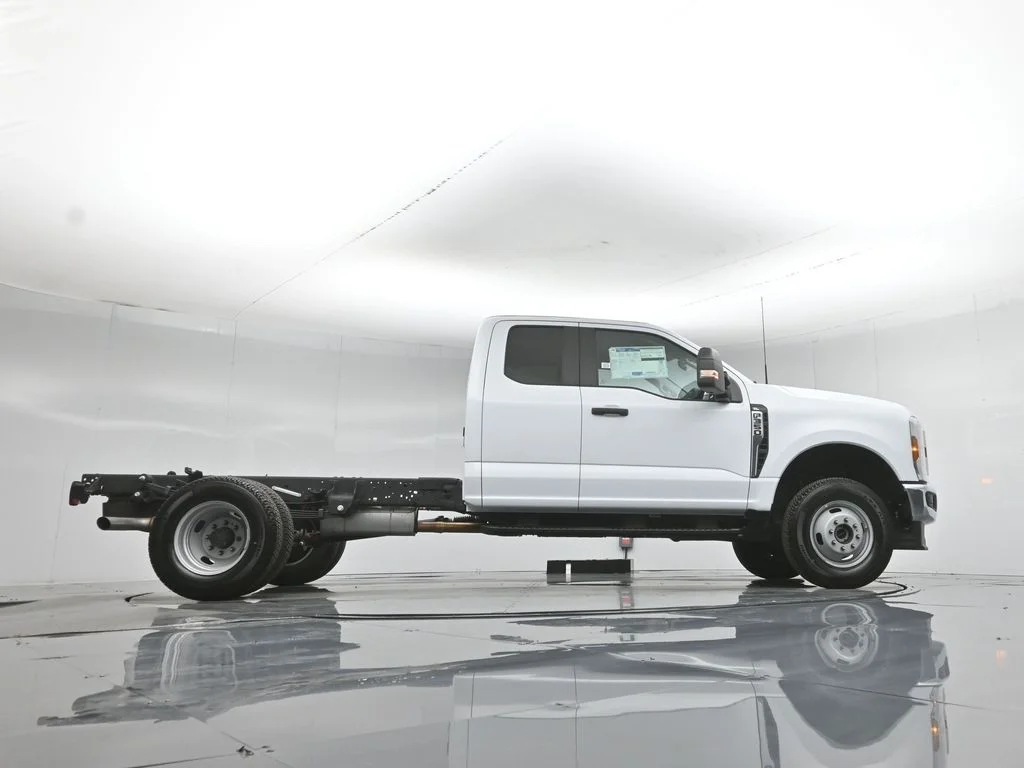 New 2026 Oxford White Ford XL image 43