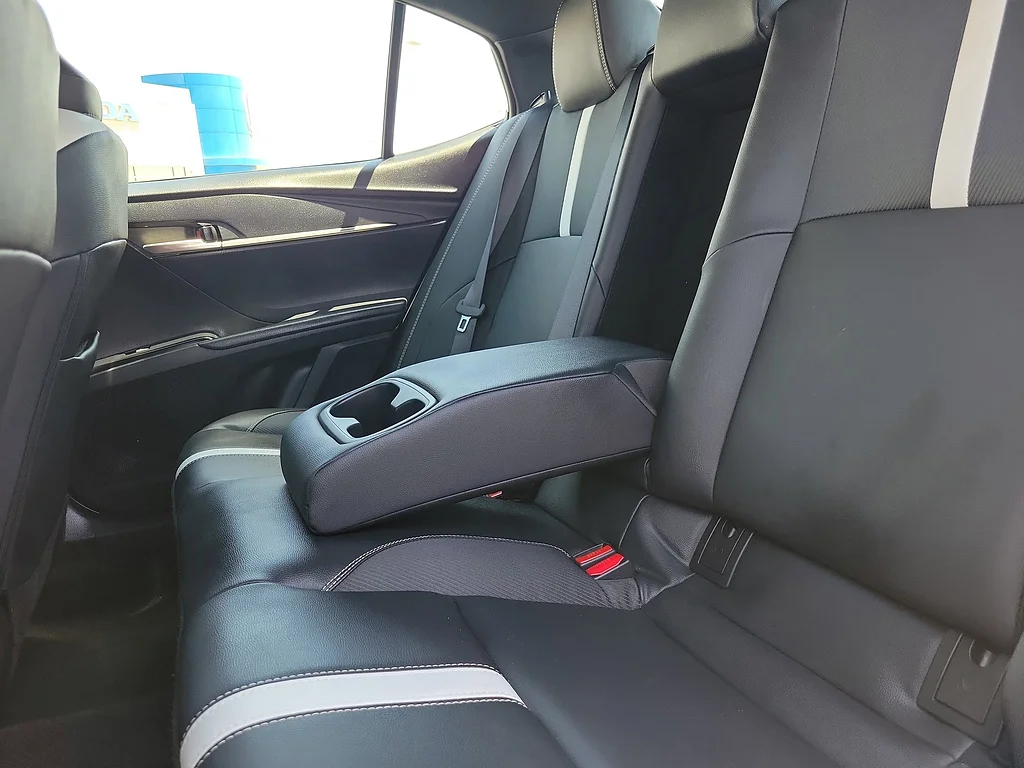 Used 2026 Ice Cap Toyota SE image 10