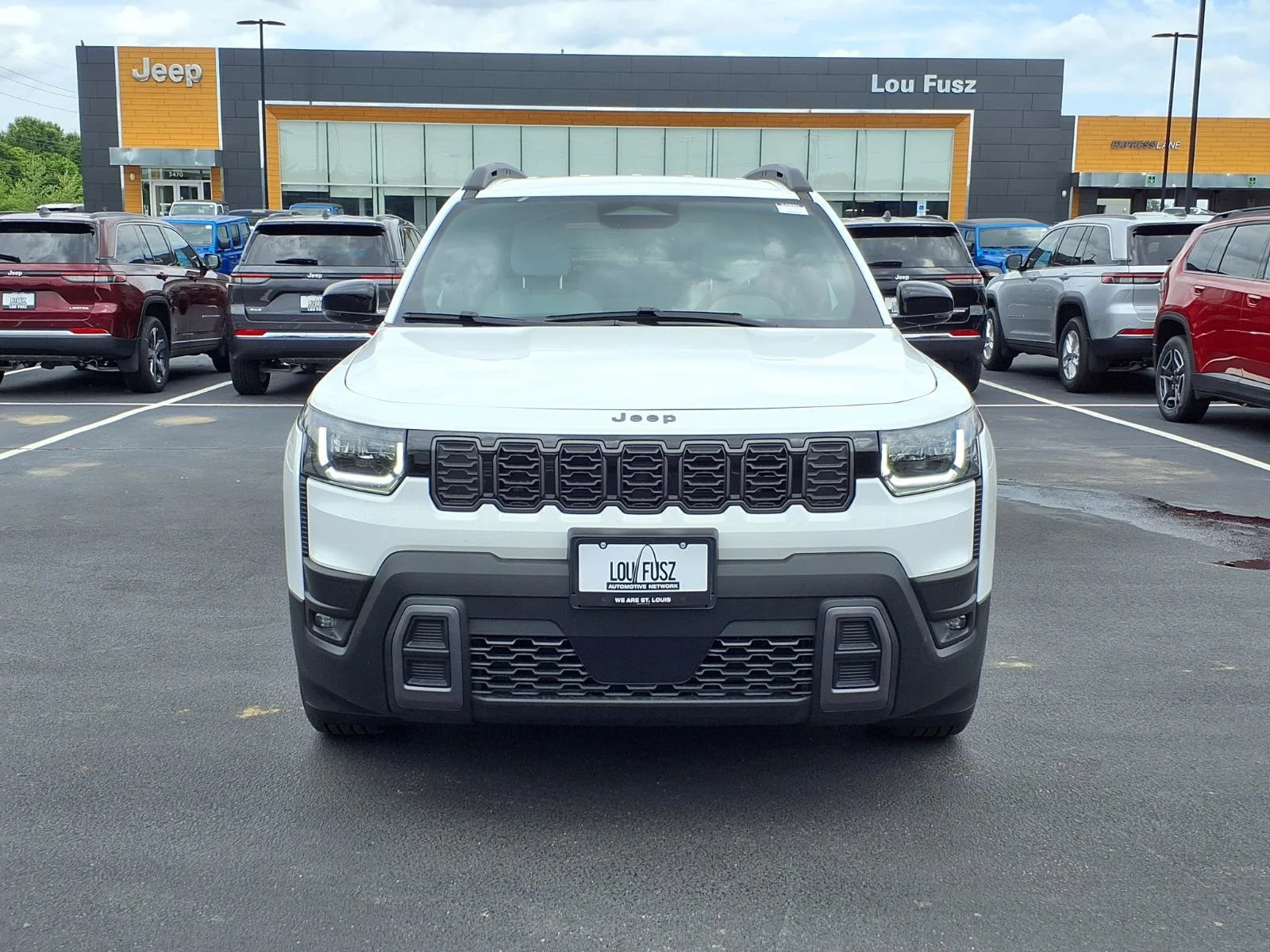 New 2026 Bright White Clear-Coat Exterior Paint Jeep Limited image 22