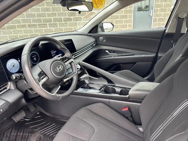 Used 2025 Amazon Gray Hyundai SEL Convenience image 17