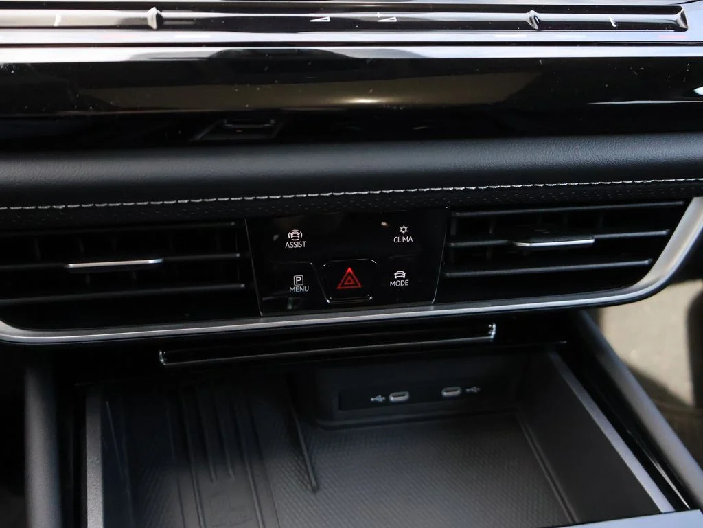 New 2026 Black Volkswagen 2.0T SE w/Technology image 19