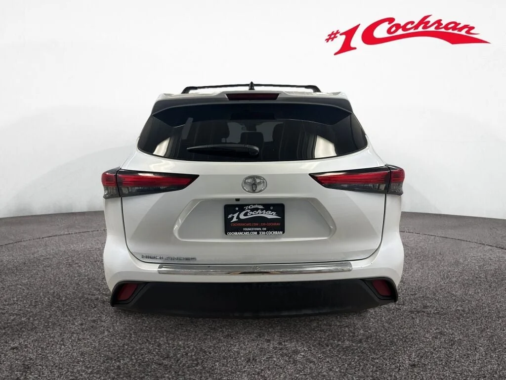 Used 2023 Wind Chill Pearl Toyota L image 21
