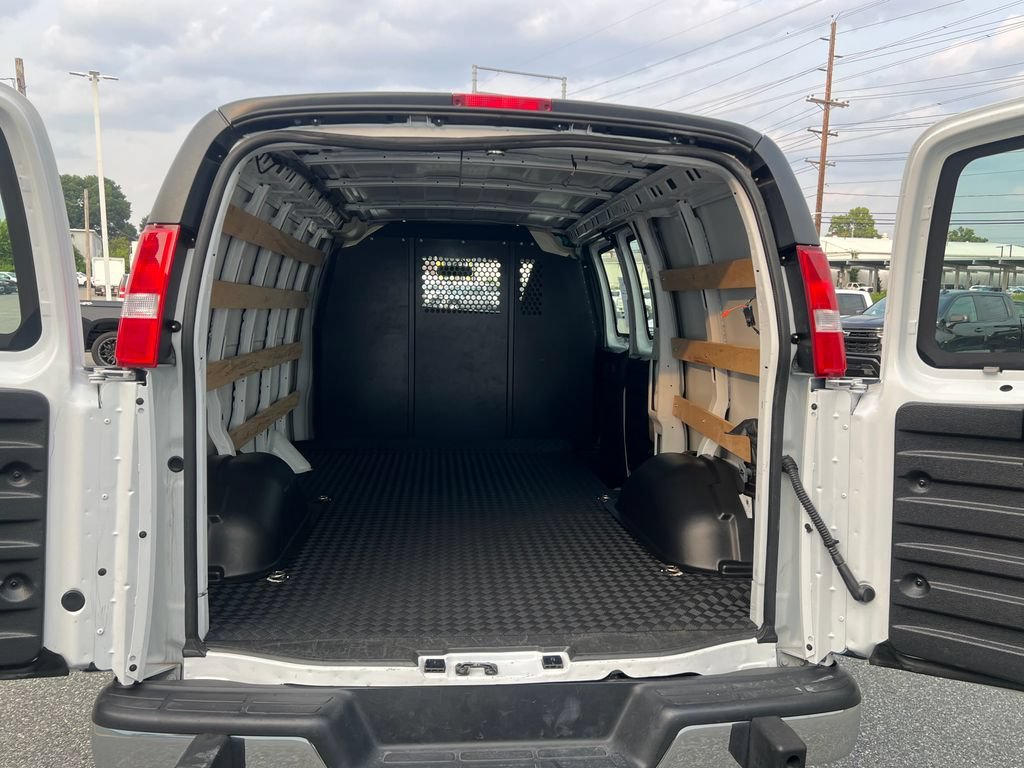 Used 2025 Summit White GMC Work Van image 8