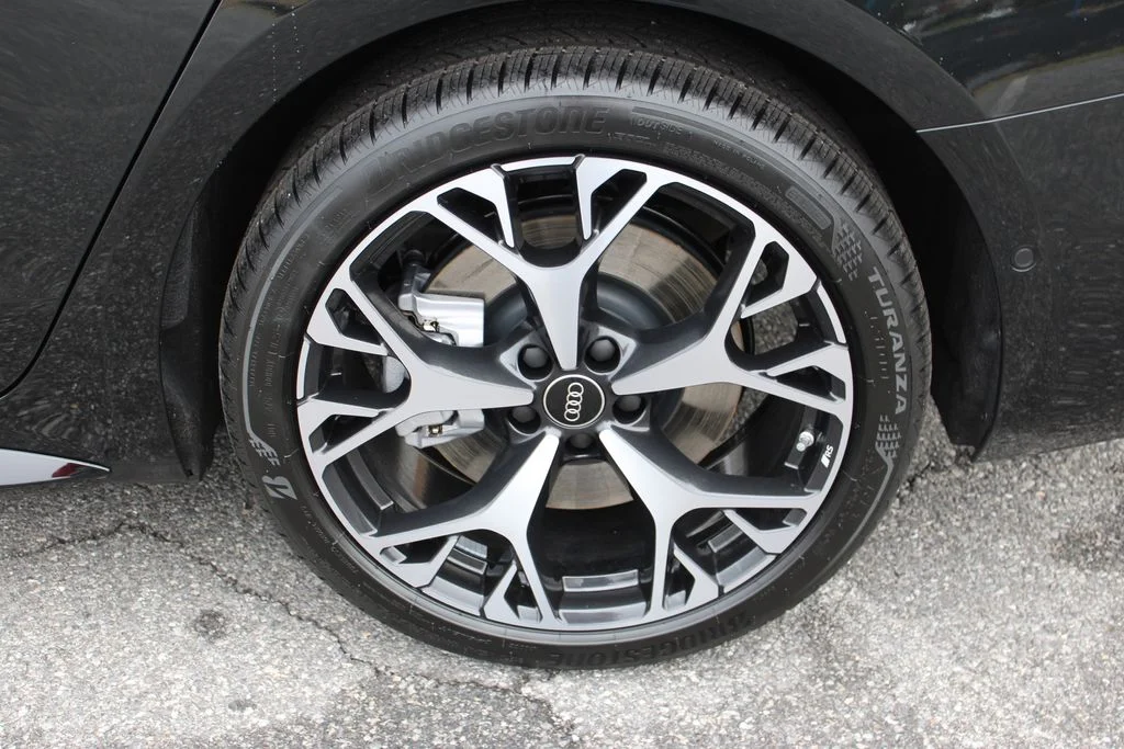Used 2026 Green Metallic Audi Premium Plus image 35