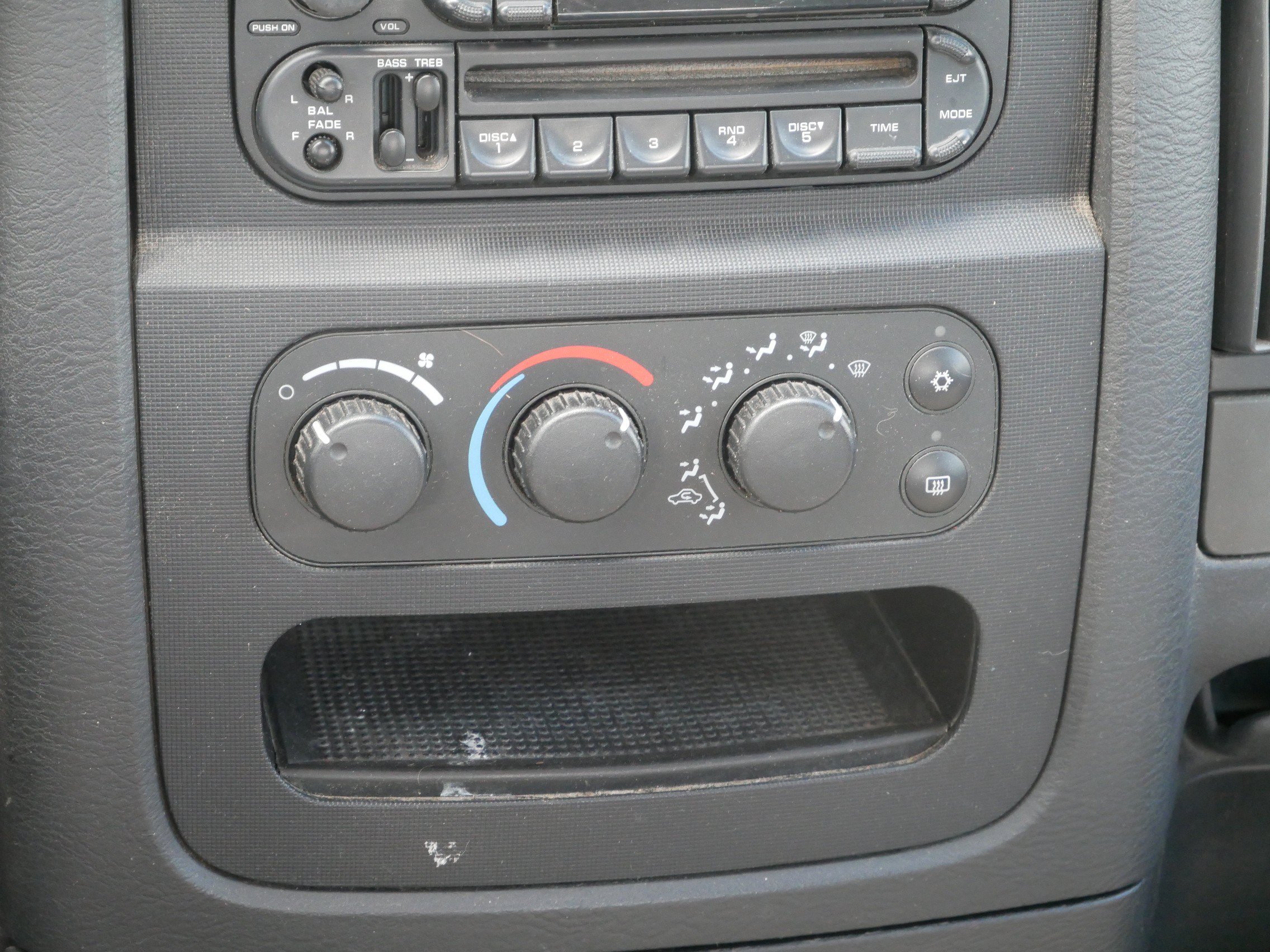 Used 2005 Red Dodge SLT image 16