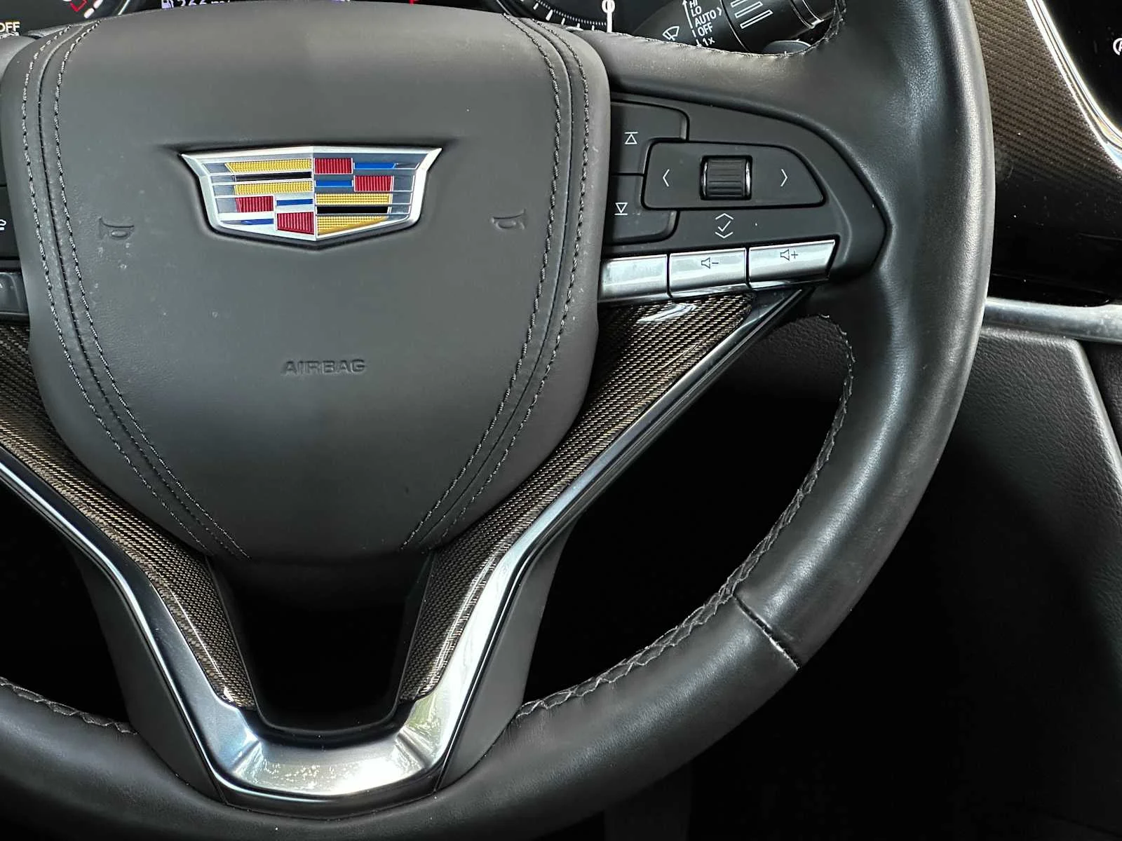 Certified Used 2025 Crystal White Tricoat Cadillac Premium Luxury image 20