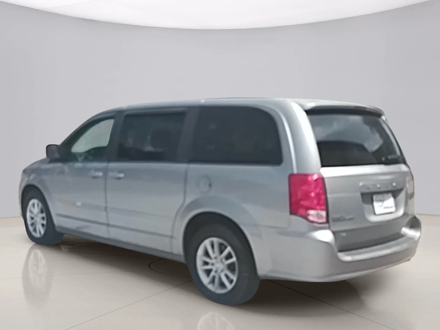 Used 2015 Silver Dodge SXT image 3