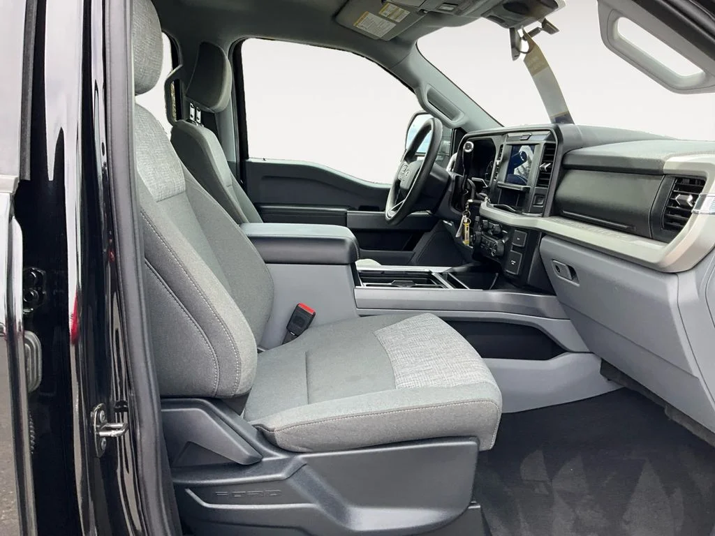 Used 2025 Agate Black Metallic Ford XLT image 10