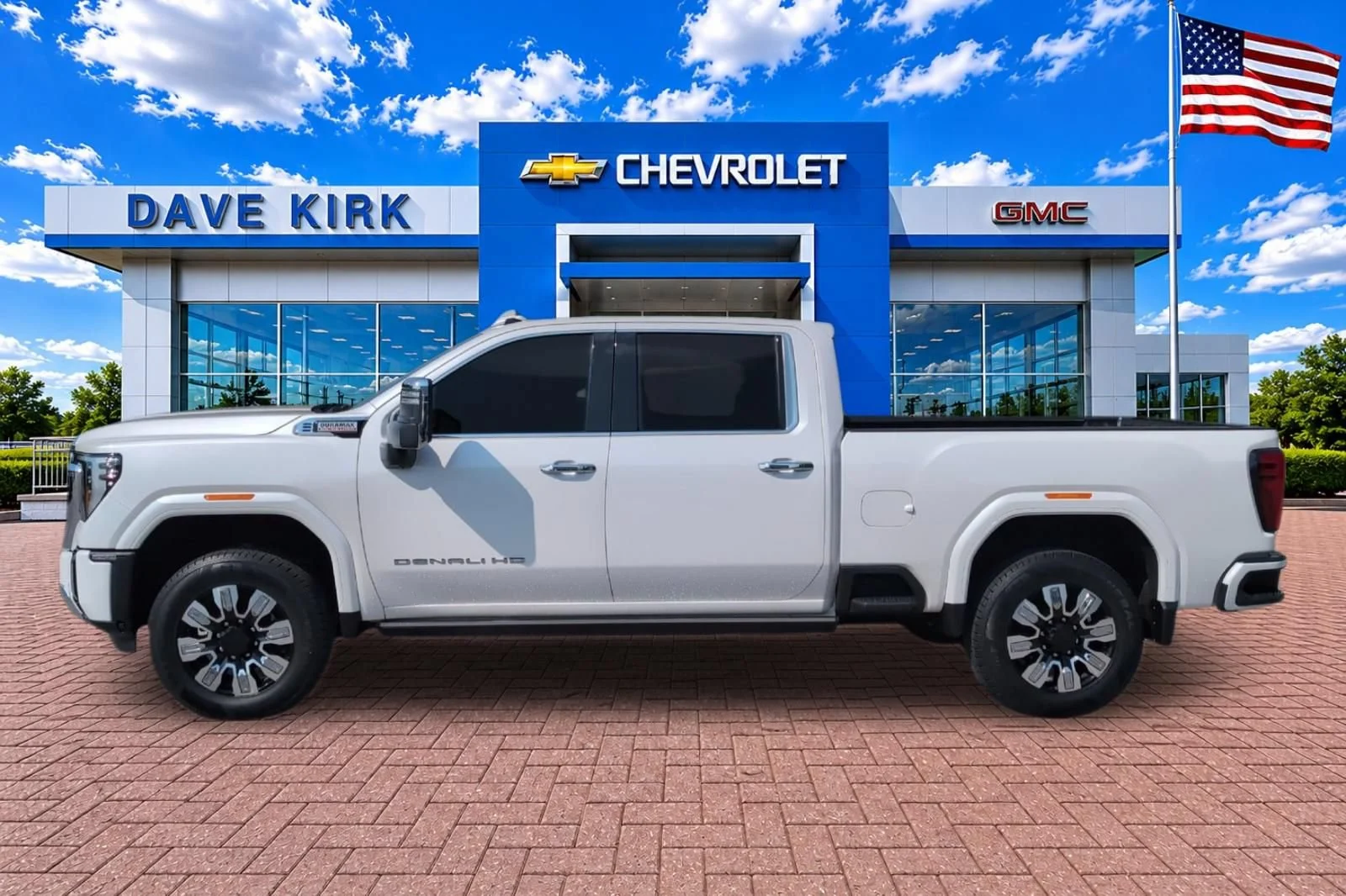 Used 2024 White Frost Tricoat GMC Denali image 6