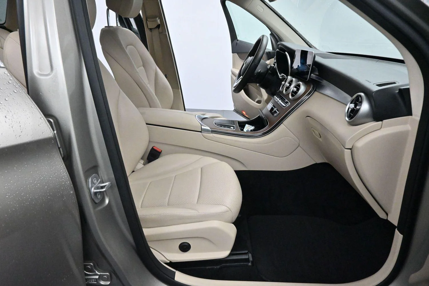 Used 2021 Mojave Silver Metallic Mercedes-Benz GLC 300 image 32