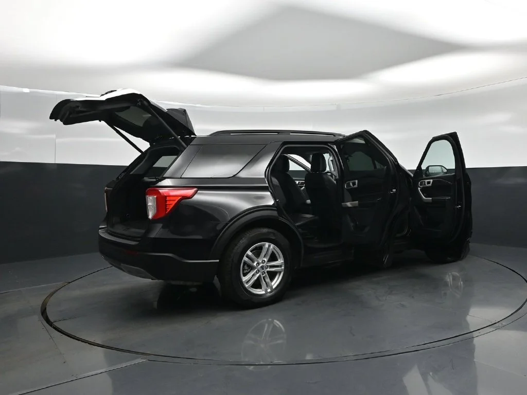 Used 2023 Black Ford XLT image 5