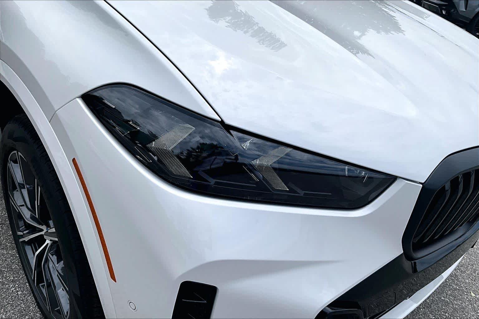 New 2026 Mineral White Metallic BMW xDrive40i image 13