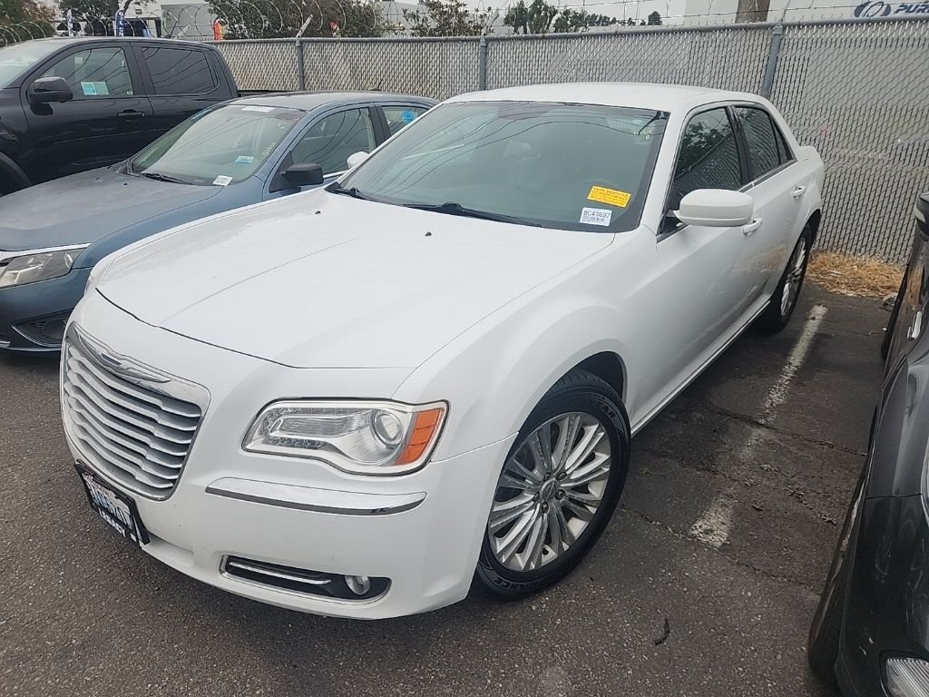 Used 2013 White Chrysler Base image 3
