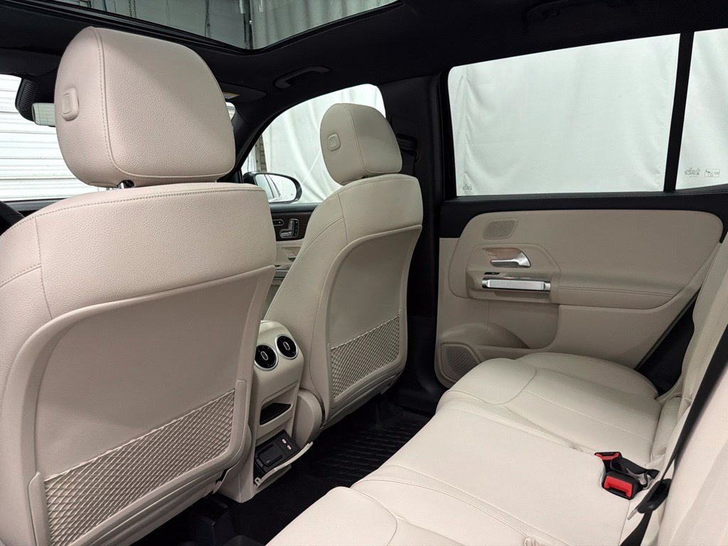 Used 2026 Black Mercedes-Benz GLB 250 image 17
