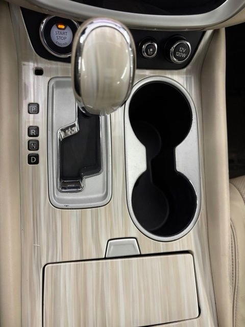 Used 2015 White Nissan Platinum image 24
