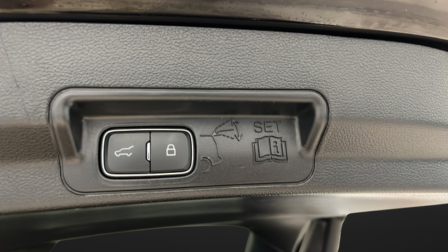Used 2025 Agate Black Metallic Ford ST-Line image 32