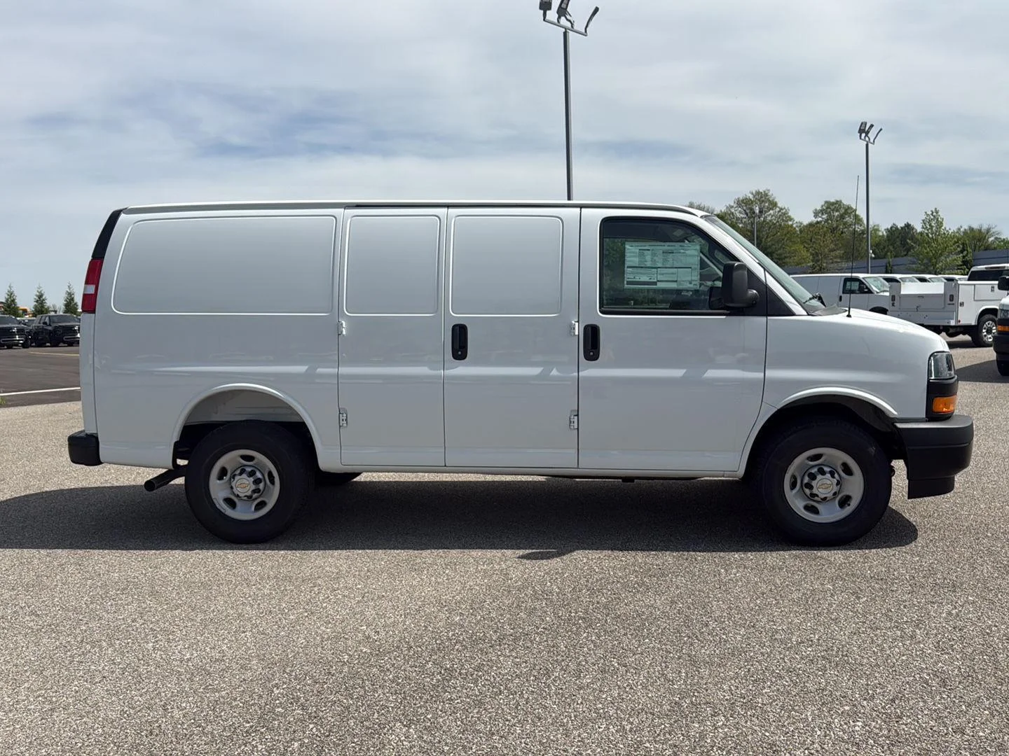 2026 Chevrolet Express Cargo Work Van - Photo 7